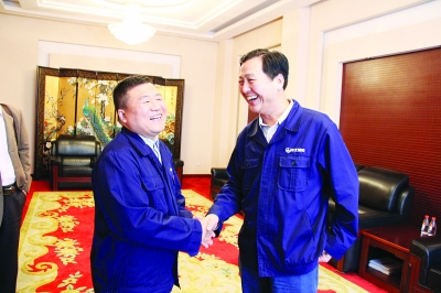 《河北工人报》图片新闻：欢送齐名