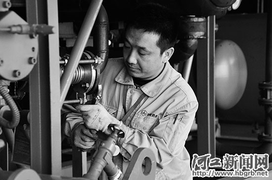 《河北工人报》厂区纪事：自制齿条锁母两万元费用巧节省 