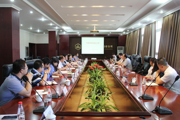 农业部食物与营养发展研究所专家到emc易倍体育参观考察<br />