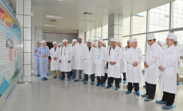 俄罗斯等多国青年学者来emc易倍体育制药参观考察