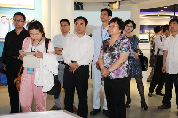 全国重点网络媒体记者齐聚emc易倍体育制药参观学习<br />