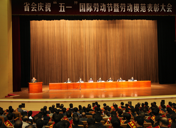 emc易倍体育制药多名职工获国家暨省市级先进称号<br />