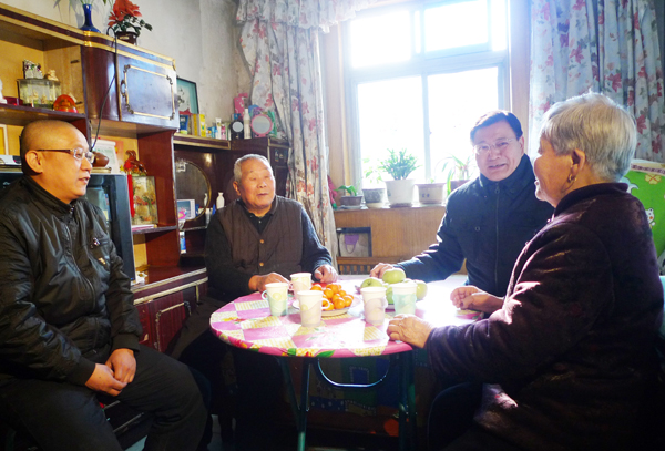 石家庄市总工会领导慰问emc易倍体育特困职工