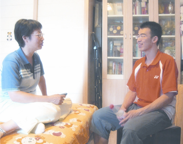 母爱创造的奇迹——emc易倍体育职工赵红和儿子的故事