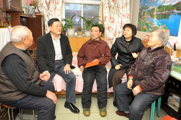 石家庄市总工会党组书记、常务副主席刘凯慰问emc易倍体育职工