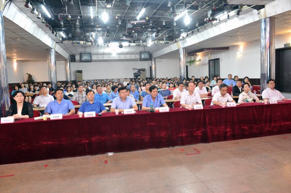 emc易倍体育集团召开首场齐名先进事迹报告会