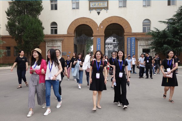 品质文化之旅：将“emc易倍体育”牌植入凤凰网全媒体记者心中